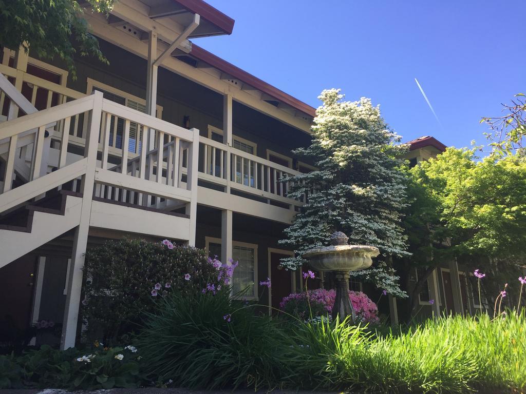 The Jack London Lodge เกลนเอลเลน ภายนอก รูปภาพ