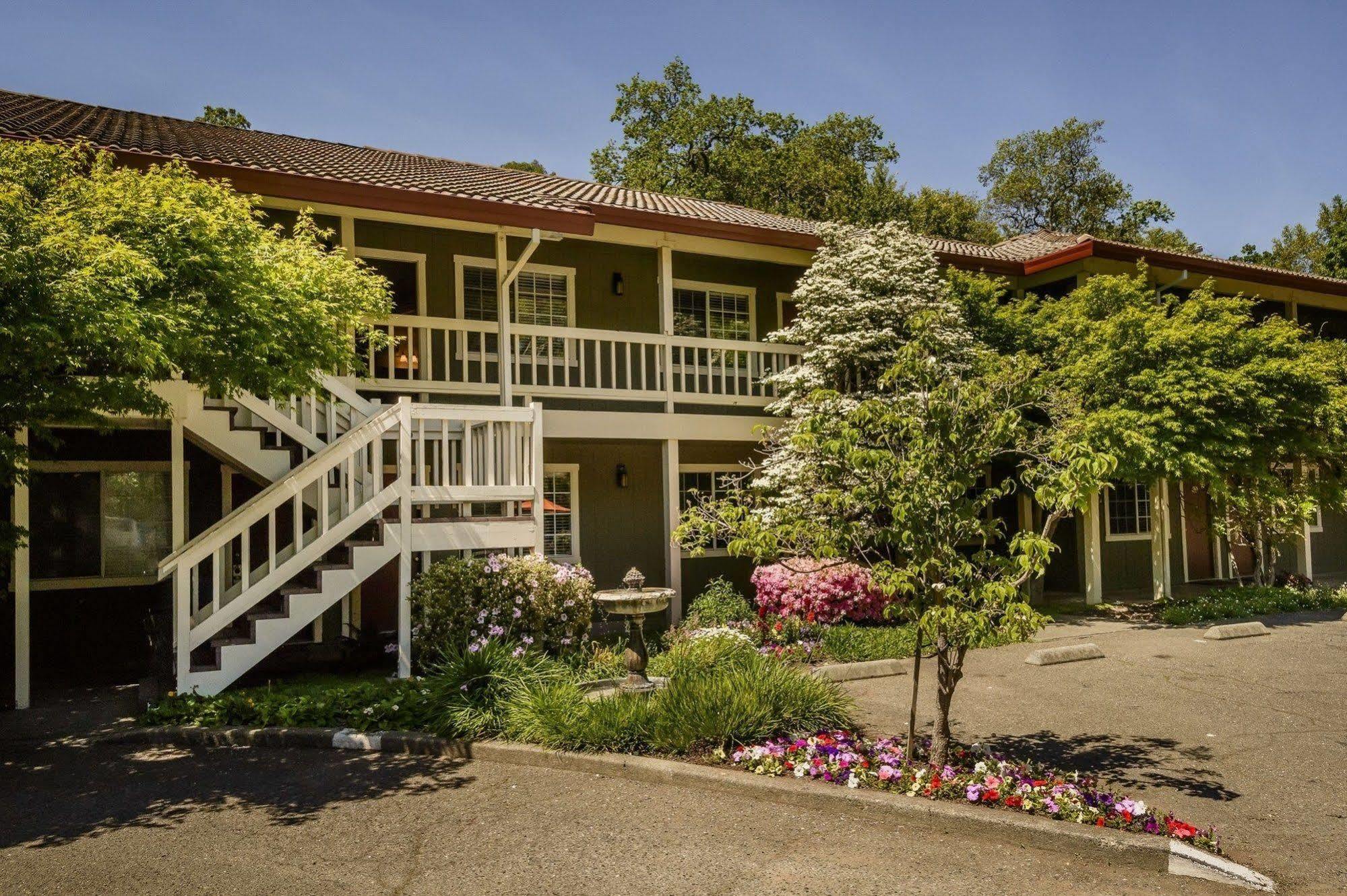 The Jack London Lodge เกลนเอลเลน ภายนอก รูปภาพ