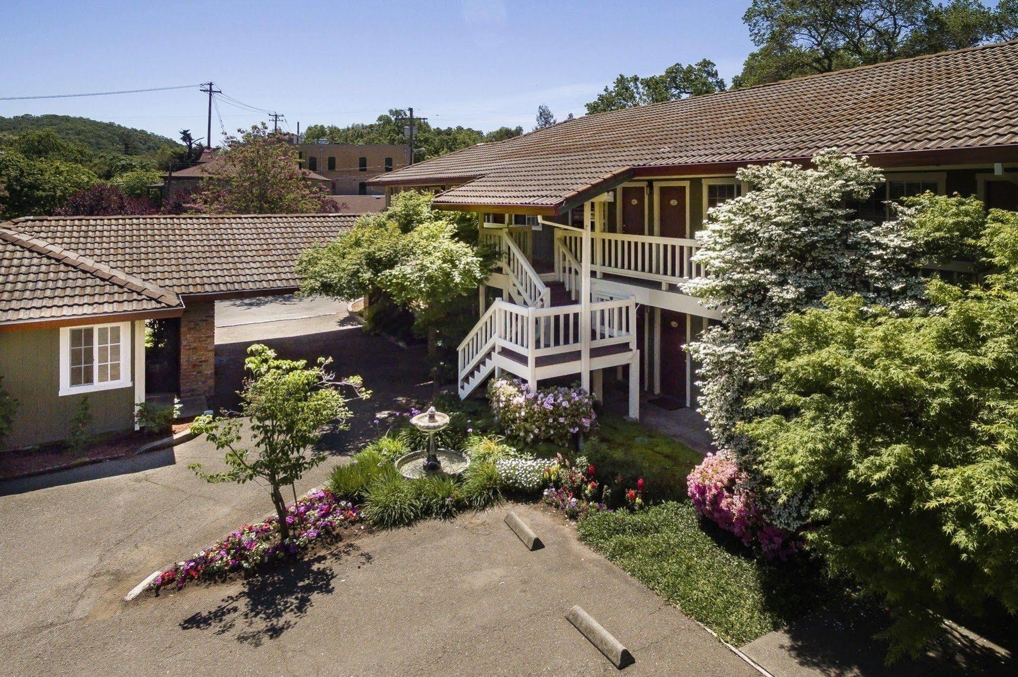 The Jack London Lodge เกลนเอลเลน ภายนอก รูปภาพ